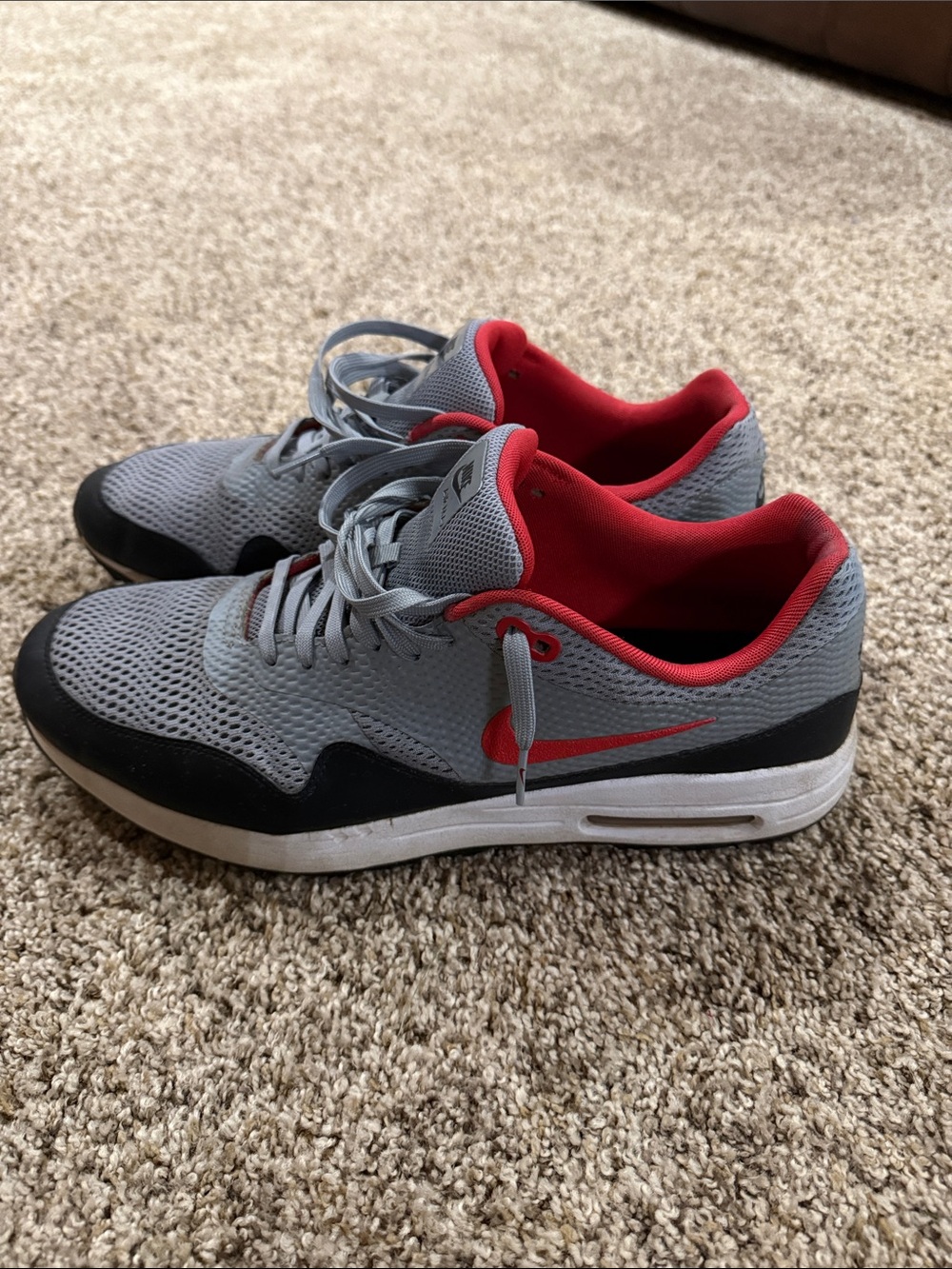 Nike Men’s Grey and Red Low Golf Shoes